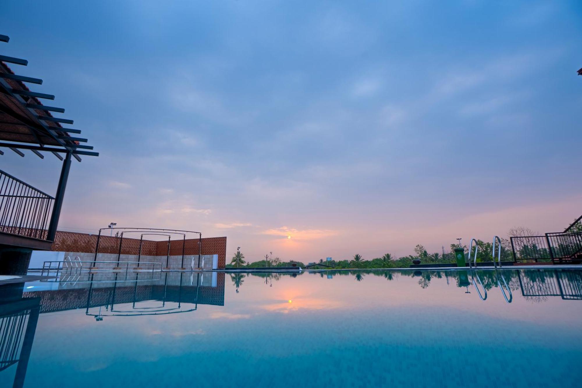Serene Resort Hyderabad Shamshabad Esterno foto
